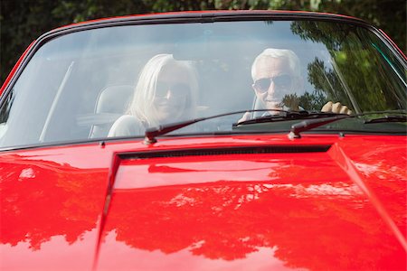 simsearch:400-07057982,k - Smiling mature couple in red cabriolet going for a ride on a sunny day Foto de stock - Super Valor sin royalties y Suscripción, Código: 400-07057994