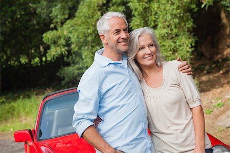 simsearch:400-07057982,k - Happy mature couple posing by their red convertible on bright day Foto de stock - Super Valor sin royalties y Suscripción, Código: 400-07058004
