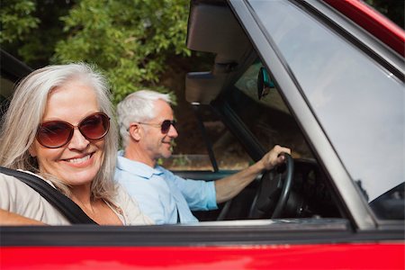 simsearch:400-07057982,k - Side view of smiling mature couple driving red cabriolet on sunny day Foto de stock - Super Valor sin royalties y Suscripción, Código: 400-07058000