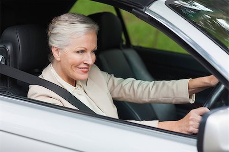 simsearch:693-05552680,k - Smiling businesswoman driving classy car on a bright day Stock Photo - Budget Royalty-Free & Subscription, Code: 400-07058069