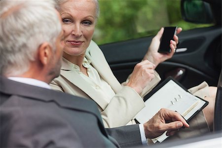 simsearch:693-05552680,k - Business people talking together in classy cabriolet on a bright day Fotografie stock - Microstock e Abbonamento, Codice: 400-07058073