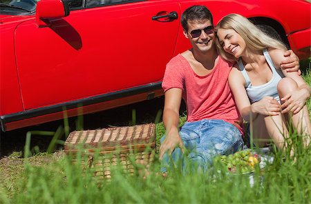 simsearch:400-07058112,k - Smiling couple sitting on the grass having picnic together on a sunny day Photographie de stock - Aubaine LD & Abonnement, Code: 400-07058136