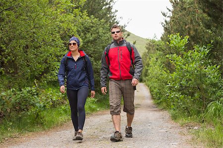 simsearch:6109-08536382,k - Couple going on a hike together on a trail in countryside Photographie de stock - Aubaine LD & Abonnement, Code: 400-07058560