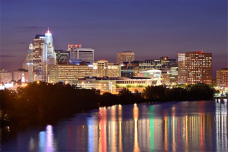 Skyline of downtown Hartford, Connecticut. Foto de stock - Super Valor sin royalties y Suscripción, Código: 400-07051127