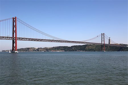 simsearch:400-07569725,k - Ponte 25 de abril crossing Tejo river in Lisbon Portugal Stock Photo - Budget Royalty-Free & Subscription, Code: 400-07052124