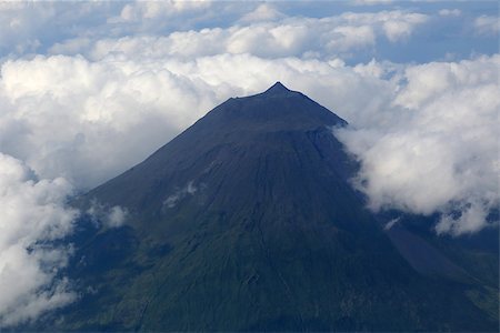 pico island - Summit of the volcano Pico on the Azores Portugal Foto de stock - Super Valor sin royalties y Suscripción, Código: 400-07052134