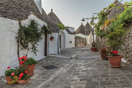 simsearch:862-06677053,k - Typical trulli houses in Alberobello. Italy, Puglia Stock Photo - Budget Royalty-Free & Subscription, Code: 400-07052269