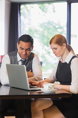 simsearch:400-07137867,k - Smiling business team working together in a cafe with laptop Fotografie stock - Microstock e Abbonamento, Codice: 400-07060751