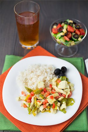 simsearch:400-07061561,k - Rice with chicken and vegetables on a plate Photographie de stock - Aubaine LD & Abonnement, Code: 400-07061561