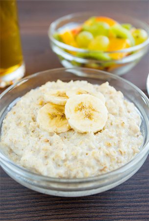 simsearch:400-07061592,k - Oat porridge and fruits on a wooden table Stock Photo - Budget Royalty-Free & Subscription, Code: 400-07061591