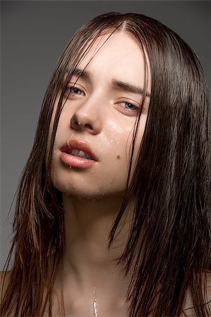 simsearch:400-04001073,k - sensual caucasian girl with long wet brown hair and some water drops on the skin of the face. close-up studio portrait Photographie de stock - Aubaine LD & Abonnement, Code: 400-07061678