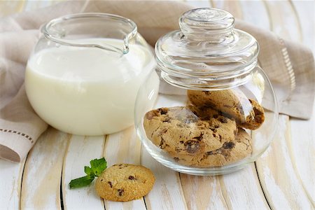 simsearch:400-06462101,k - breakfast cookies with chocolate and milk on a wooden table Stock Photo - Budget Royalty-Free & Subscription, Code: 400-07061898