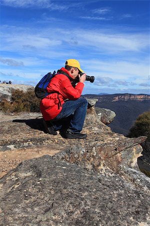 A photographer shoots photos of a scenic mountain landscape. Foto de stock - Super Valor sin royalties y Suscripción, Código: 400-07062175