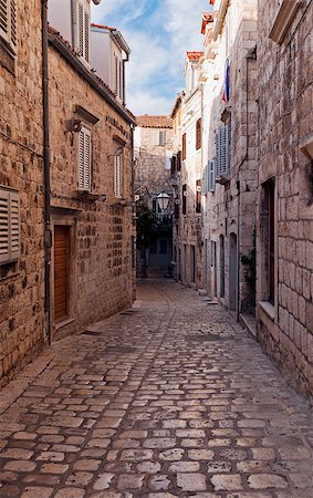 simsearch:400-05358688,k - A street in the old town of Hvar, Croatia Foto de stock - Super Valor sin royalties y Suscripción, Código: 400-07086856