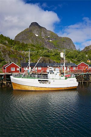 simsearch:400-06557083,k - Fishing boat in Nusfjord harbour on Lofoten islands, Norway Stockbilder - Microstock & Abonnement, Bildnummer: 400-07087217