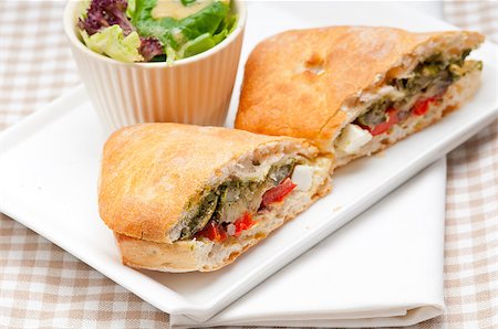 simsearch:400-06641159,k - Italian ciabatta panini sandwichwith with vegetable and feta cheese Foto de stock - Super Valor sin royalties y Suscripción, Código: 400-07088154