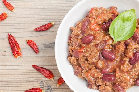 simsearch:400-04907477,k - Top View of Chilli Con Carne in White Bowl and Red Chili Pepper Stockbilder - Microstock & Abonnement, Bildnummer: 400-07088777