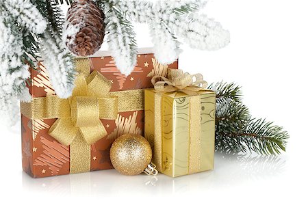simsearch:400-04272073,k - Gift box and christmas decor under snowy fir tree. Isolated on white background Foto de stock - Super Valor sin royalties y Suscripción, Código: 400-07088996