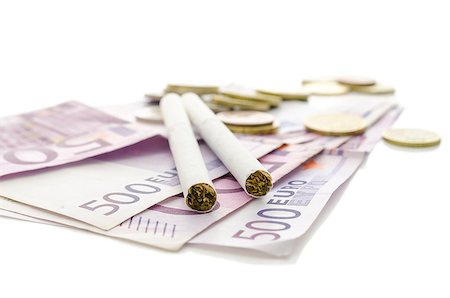 simsearch:632-06118127,k - Cigarettes on European currency. Over white background. Concept of how expensive smoking is. Foto de stock - Super Valor sin royalties y Suscripción, Código: 400-07089258