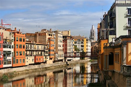 Jewish quarter on river Onyar of Gerona, Catalonia, Spain Stockbilder - Microstock & Abonnement, Bildnummer: 400-07089317