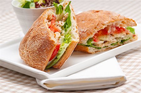 simsearch:400-06641159,k - italian ciabatta panini sandwich with chicken and tomato Foto de stock - Super Valor sin royalties y Suscripción, Código: 400-07089593