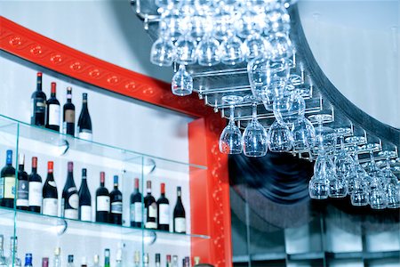 serp (artist) - bar with drinks and glasses Stockbilder - Microstock & Abonnement, Bildnummer: 400-07089988