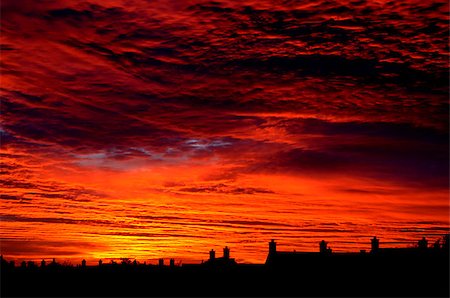 rick0304 (artist) - Beautiful red sunset over the silhouettes of the houses. Foto de stock - Super Valor sin royalties y Suscripción, Código: 400-07094195