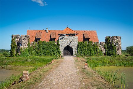 simsearch:400-07574451,k - Old castle in Kiermusy - eastern Poland Photographie de stock - Aubaine LD & Abonnement, Code: 400-07094197