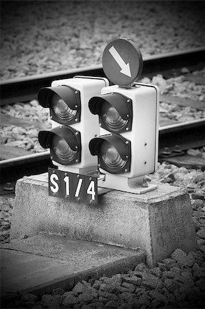 Traffic lights on a railway station black and white vignetting Foto de stock - Super Valor sin royalties y Suscripción, Código: 400-07094419
