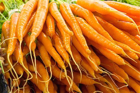 Bunches of Carrots at Farmers Market Display Stand Closeup Foto de stock - Super Valor sin royalties y Suscripción, Código: 400-07094731