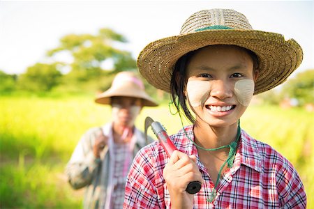 simsearch:400-06751673,k - Southeast Asia Myanmar Asian traditional farmer planting or working in corn field Fotografie stock - Microstock e Abbonamento, Codice: 400-07094846