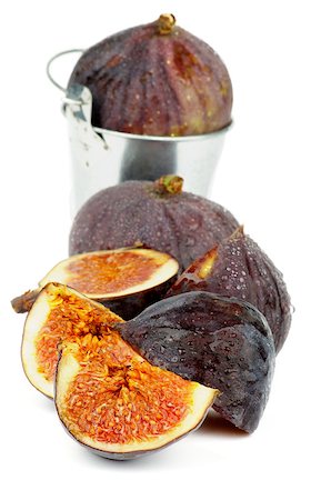 simsearch:400-08012355,k - Arrangement of Ripe Figs Full Body and Slices in Tin Bucket isolated on white background Photographie de stock - Aubaine LD & Abonnement, Code: 400-07095161