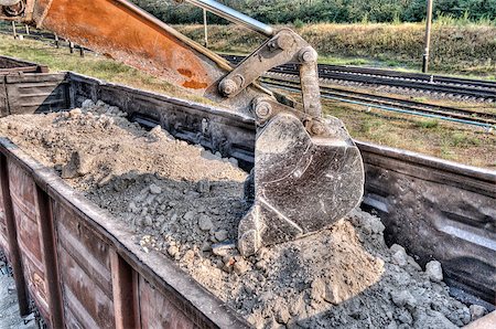 simsearch:400-07794977,k - Wheel loader excavator with backhoe unloading clay Photographie de stock - Aubaine LD & Abonnement, Code: 400-07095972