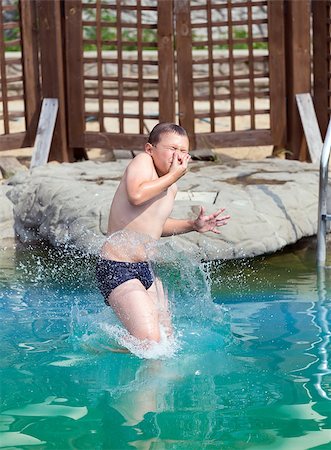 child jumps into the pool with water Photographie de stock - Aubaine LD & Abonnement, Code: 400-07096645