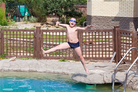 child jumps into the pool with water Photographie de stock - Aubaine LD & Abonnement, Code: 400-07096646