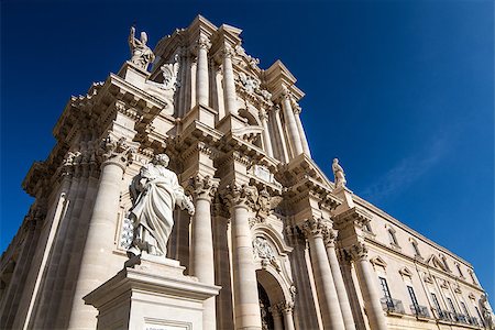 The Cathedral (Duomo) of Ortigia in Syracuse, Sicily, Italy Photographie de stock - Aubaine LD & Abonnement, Code: 400-07097136