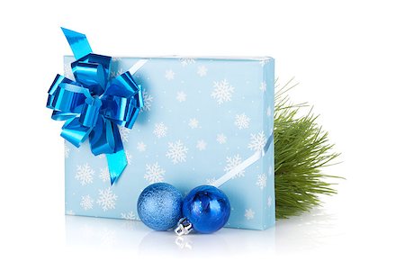 simsearch:400-04272073,k - Christmas gift box, fir tree and decor. Isolated on white background Foto de stock - Super Valor sin royalties y Suscripción, Código: 400-07097406