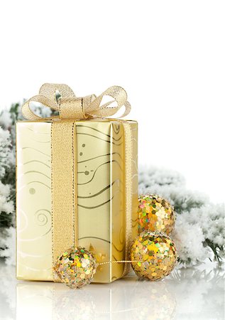 simsearch:400-04272073,k - Gift box, christmas decor and snowy fir tree. Isolated on white background Foto de stock - Super Valor sin royalties y Suscripción, Código: 400-07097407