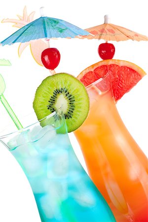simsearch:400-07099182,k - Two tropical alcohol cocktails isolated on white background Photographie de stock - Aubaine LD & Abonnement, Code: 400-07098137