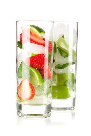 simsearch:400-06913325,k - Cocktail collection: Strawberry and classic mojito isolated on white background Stockbilder - Microstock & Abonnement, Bildnummer: 400-07098154