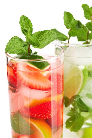 simsearch:400-06913325,k - Cocktail collection: Strawberry and classic mojito isolated on white background Stockbilder - Microstock & Abonnement, Bildnummer: 400-07098155