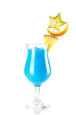 simsearch:400-06913325,k - Blue Hawaii tropical cocktail with pineapple and carambola isolated on white background Stockbilder - Microstock & Abonnement, Bildnummer: 400-07098167