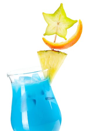 simsearch:400-06913325,k - Blue Hawaii tropical cocktail with pineapple and carambola isolated on white background Stockbilder - Microstock & Abonnement, Bildnummer: 400-07098168