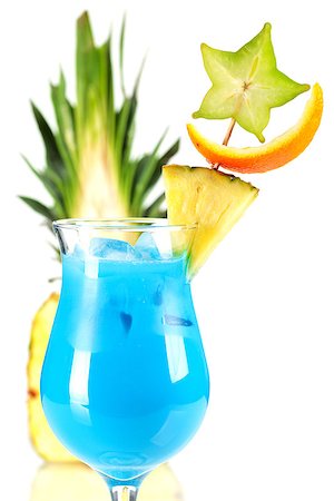simsearch:400-06913325,k - Blue Hawaii tropical cocktail with pineapple and carambola isolated on white background Stockbilder - Microstock & Abonnement, Bildnummer: 400-07098169