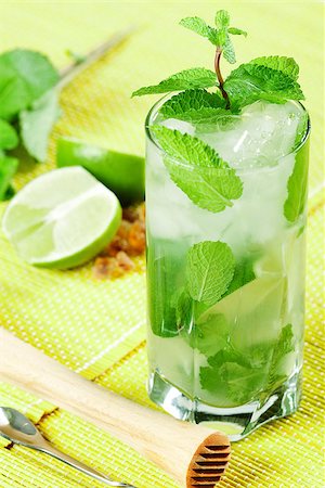 simsearch:400-07925229,k - Fresh mojito alcohol cocktail with lime and mint Stock Photo - Budget Royalty-Free & Subscription, Code: 400-07098225