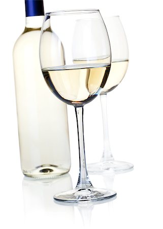 simsearch:400-04538167,k - White wine glass. Isolated on white Photographie de stock - Aubaine LD & Abonnement, Code: 400-07098451