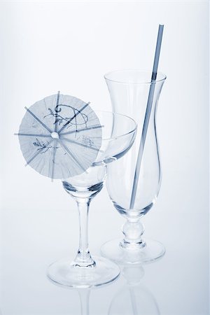 simsearch:400-06914465,k - Two cocktail glasses. Blue toned Fotografie stock - Microstock e Abbonamento, Codice: 400-07099065