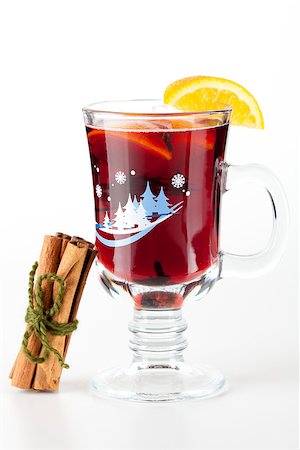 simsearch:400-06464230,k - Mulled wine (Punch) with orange slices and cinnamon Foto de stock - Royalty-Free Super Valor e Assinatura, Número: 400-07099069