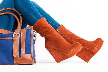 simsearch:400-07099649,k - detail of sitting woman wearing fashionable platform brown shoes with a handbag Foto de stock - Super Valor sin royalties y Suscripción, Código: 400-07099649