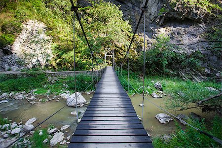 Suspended bridge in Cheile Turzii, Romania Foto de stock - Super Valor sin royalties y Suscripción, Código: 400-07090110